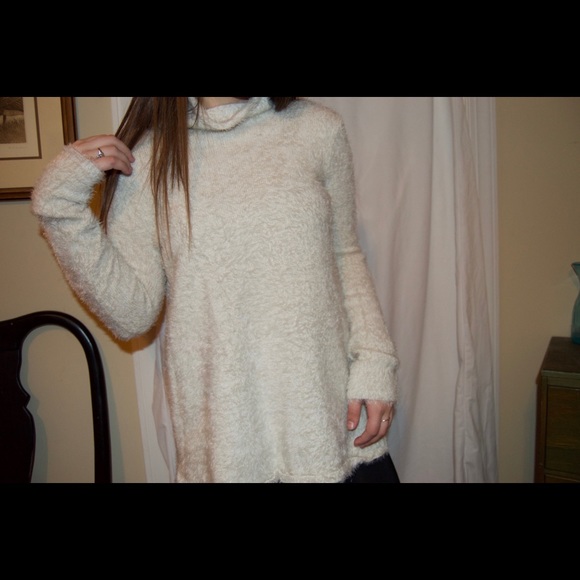 Aerie Fur Turtleneck - Picture 2 of 2